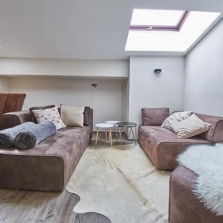Central Apartment *